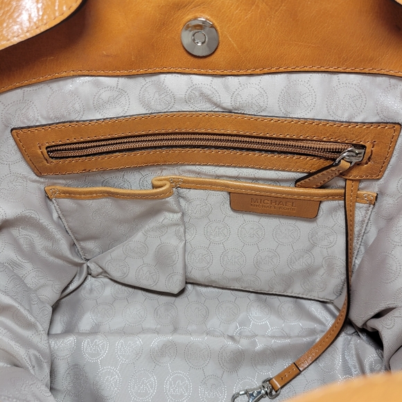 Michael Kors Devon Genuine Leather Large Tote Bag in Rich Caramel Magnetic Snap - Picture 6 of 15